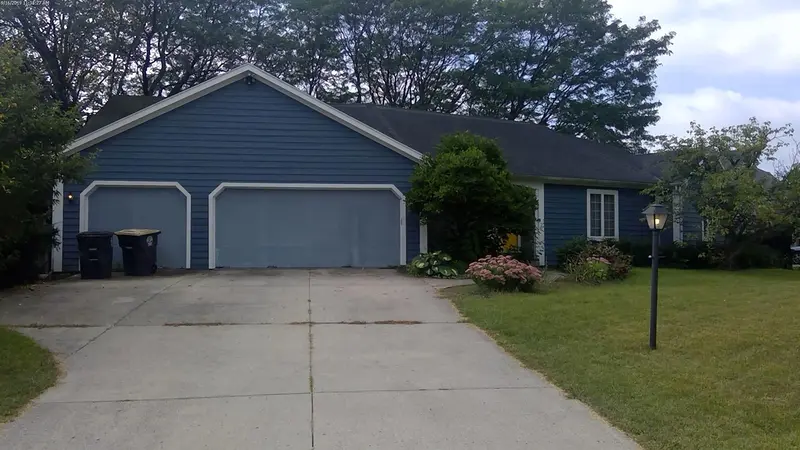 Property photo: 8721 BREAKWATER DR