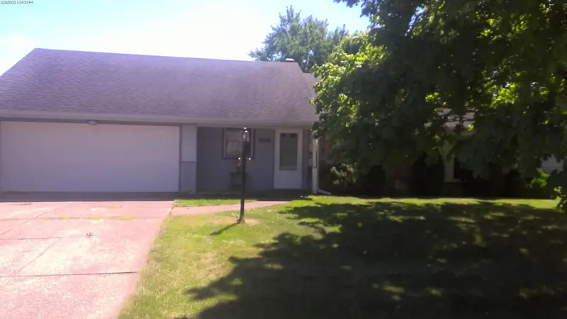 Property photo: 8725 VOYAGER DR