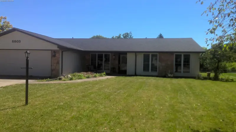 Property photo: 8803 BREAKWATER DR