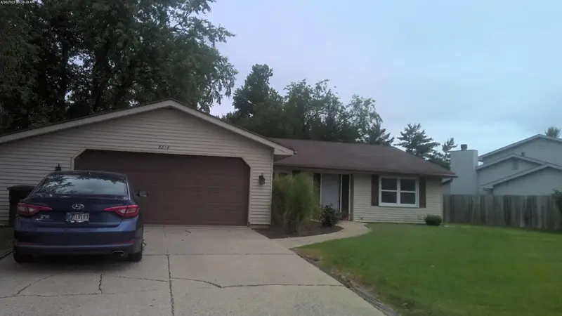 Property photo: 8814 VOYAGER DR