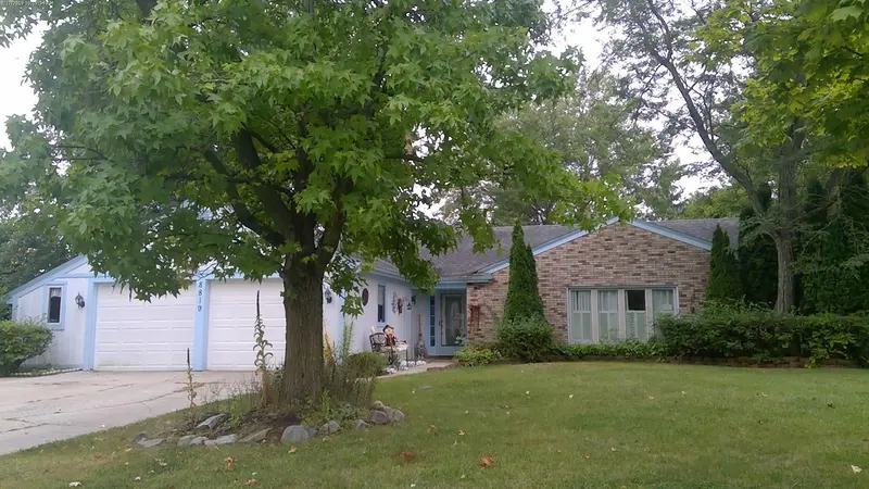 Property photo: 8819 BREAKWATER DR