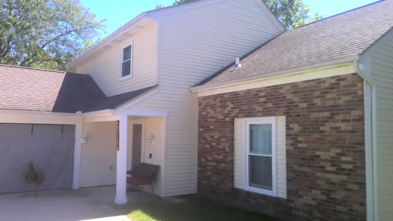 Property photo: 8829 BREAKWATER DR