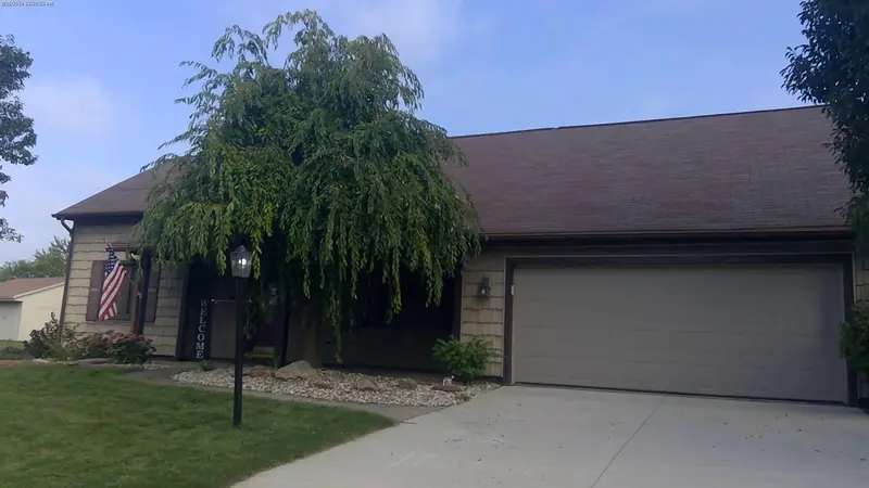 Property photo: 8830 VOYAGER DR