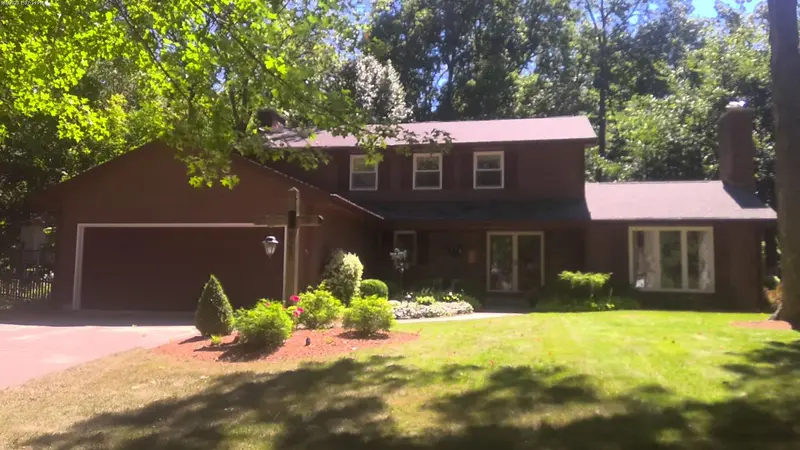 Property photo: 8915 WOODSTREAM DR