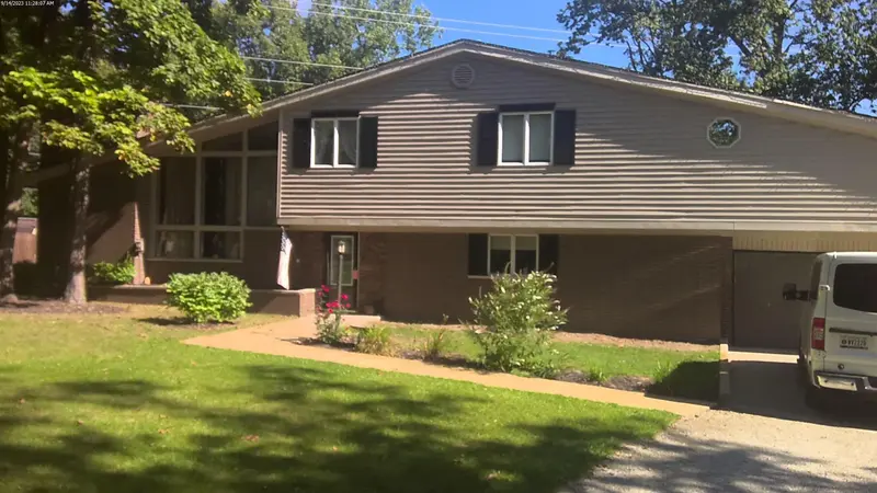 Property photo: 9204 BARBARA LN