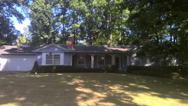 Property photo: 9220 PARKWAY DR