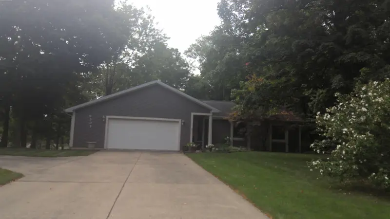 Property photo: 9303 STARLAND CT