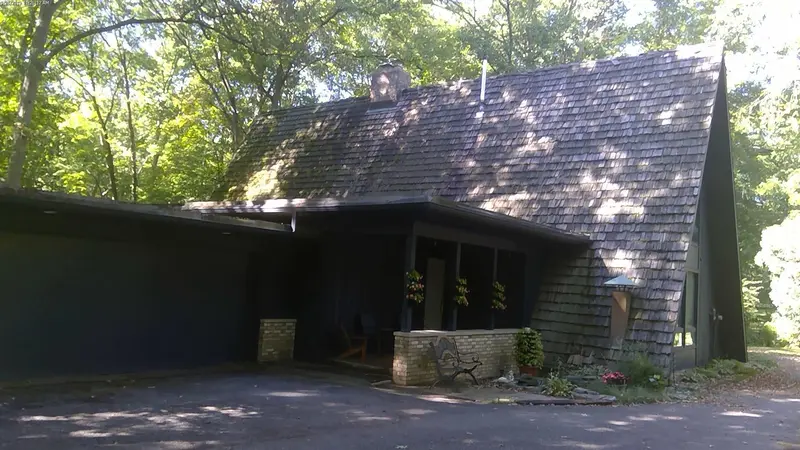 Property photo: 9306 PARKWAY DR