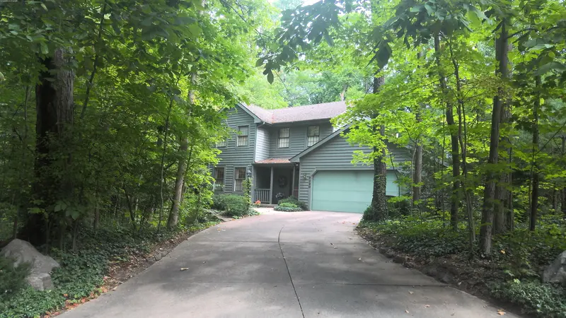 Property photo: 9320 SKYHILL DR