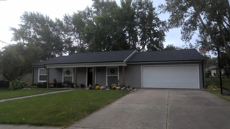 Property photo: 9325 CRYSTAL SPRING DR