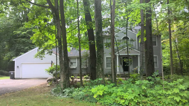 Property photo: 9401 SKYHILL DR