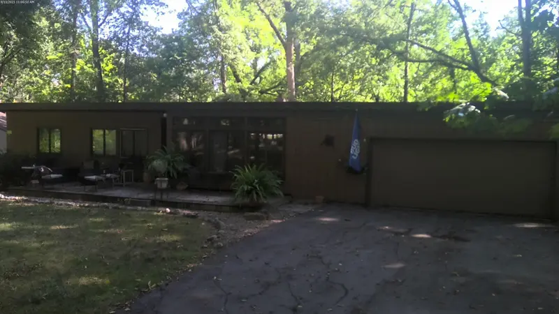 Property photo: 9403 CRESTRIDGE DR