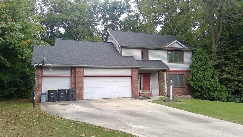 Property photo: 9412 SKYHILL DR