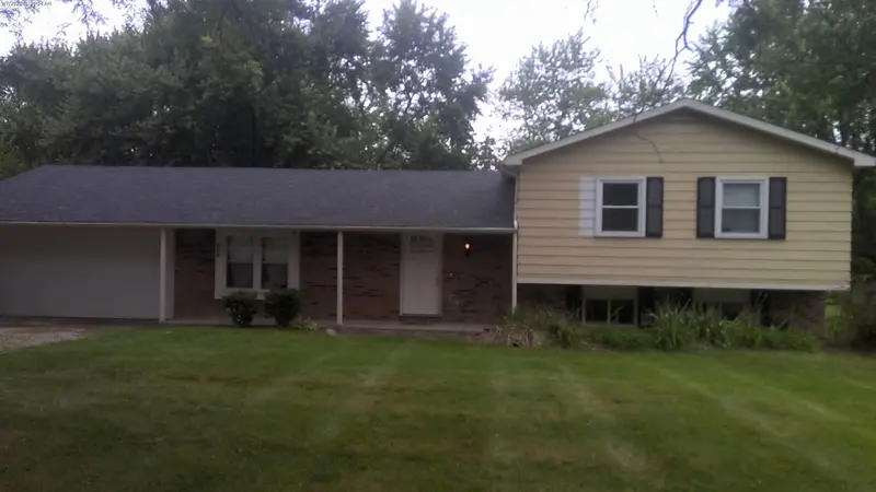 Property photo: 9424 CROWN POINT DR