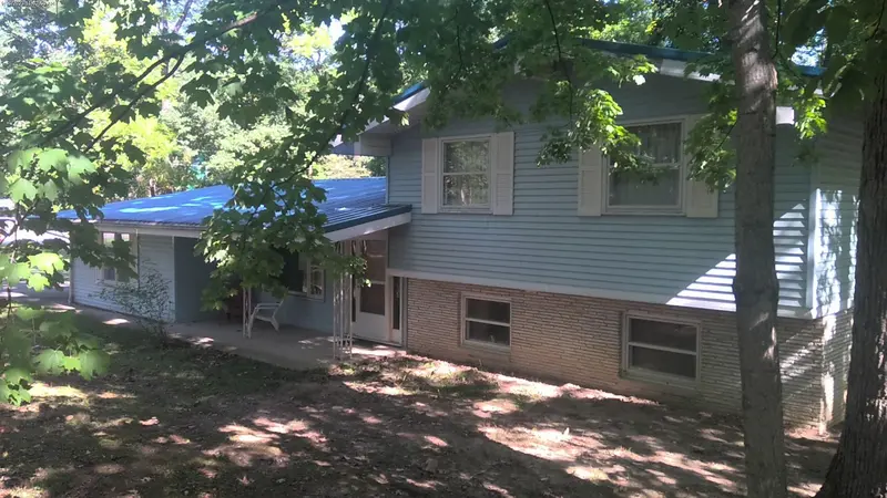 Property photo: 9436 MANOR WOODS RD