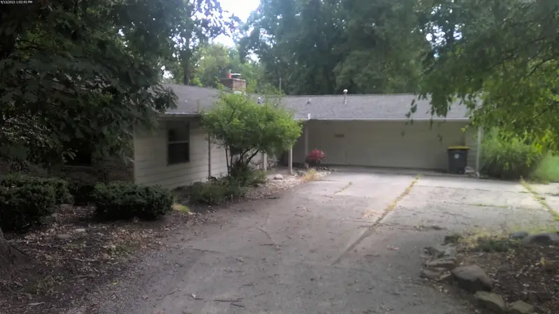 Property photo: 9437 MANOR WOODS RD