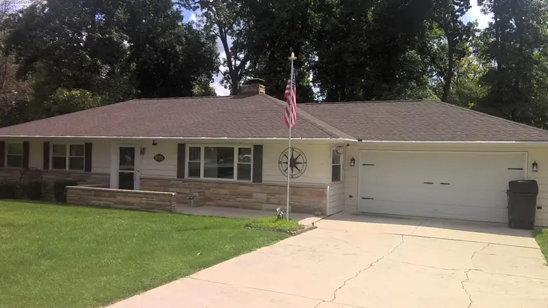 Property photo: 9503 MANOR WOODS RD