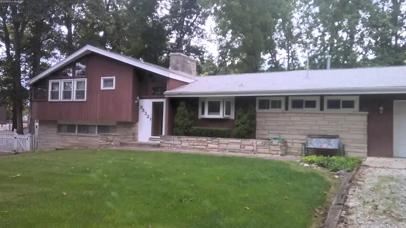 Property photo: 9532 MANOR WOODS RD