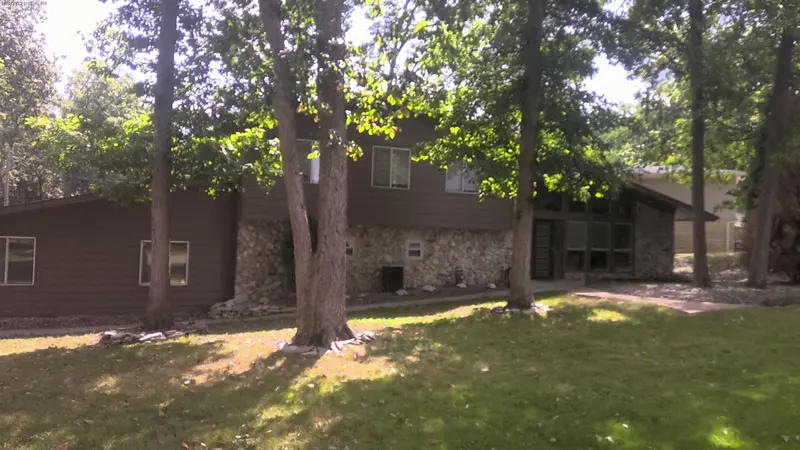 Property photo: 9601 MANOR WOODS RD