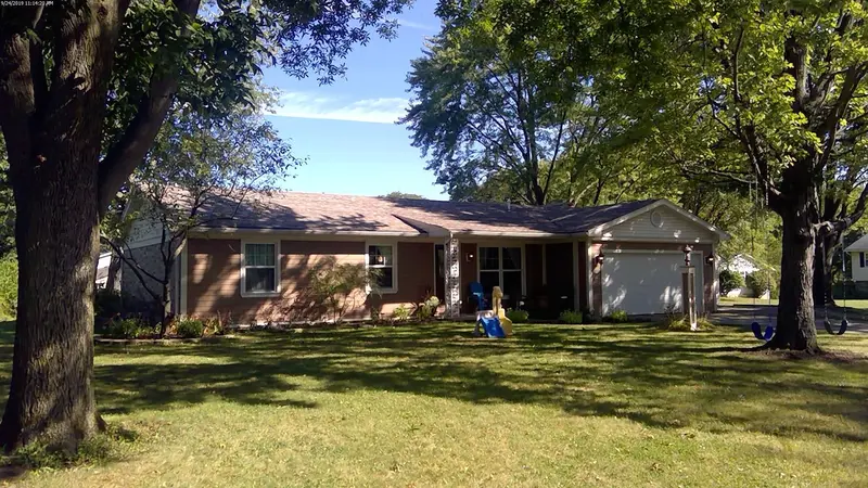 Property photo: 9610 CROWN POINT DR