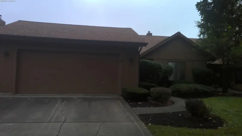 Property photo: 9635 WOODLAND RDG E