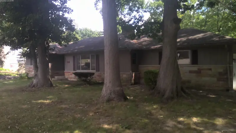 Property photo: 9637 MANOR WOODS RD