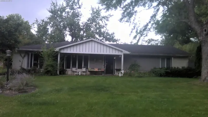 Property photo: 9703 BERKSHIRE LN