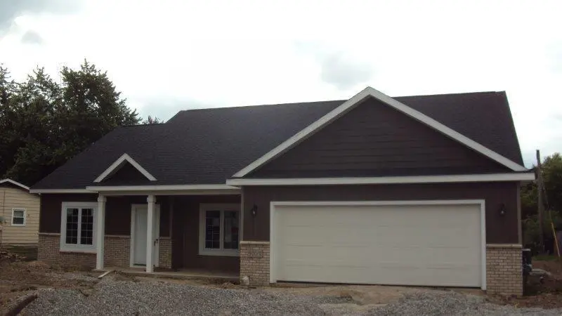 Property photo: 9705 CROWN POINT DR