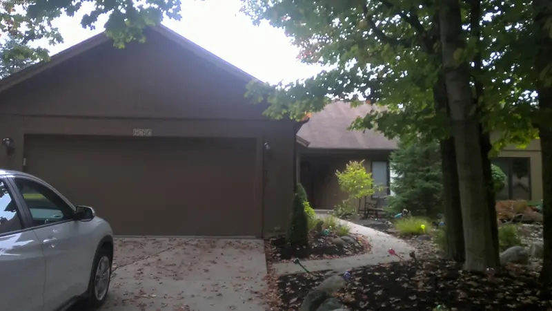 Property photo: 9707 WOODLAND RDG E