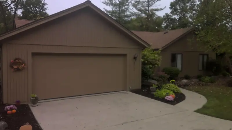 Property photo: 9712 WOODLAND RDG E