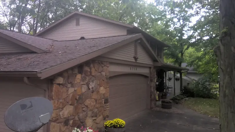 Property photo: 9716 BERKSHIRE LN