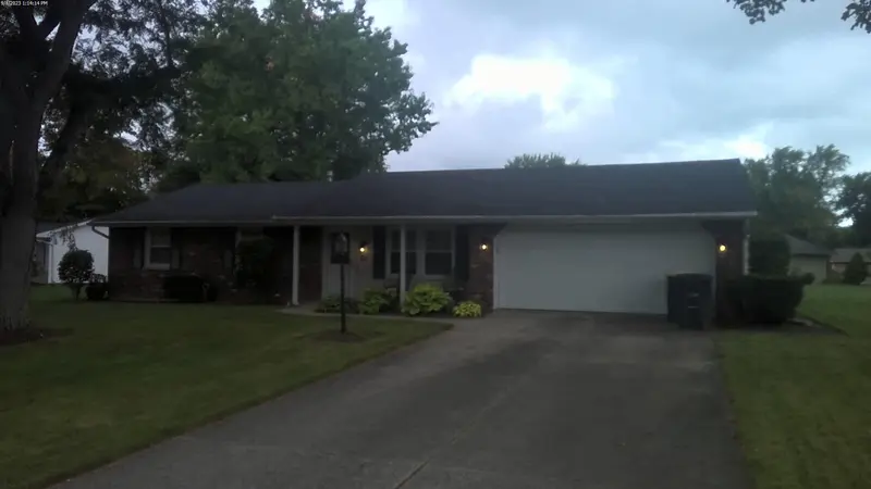 Property photo: 9718 CROWN POINT DR