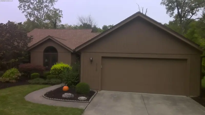 Property photo: 9718 WOODLAND RDG E