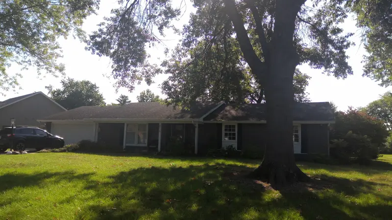 Property photo: 9719 CROWN POINT DR