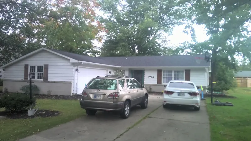 Property photo: 9724 CROWN POINT DR