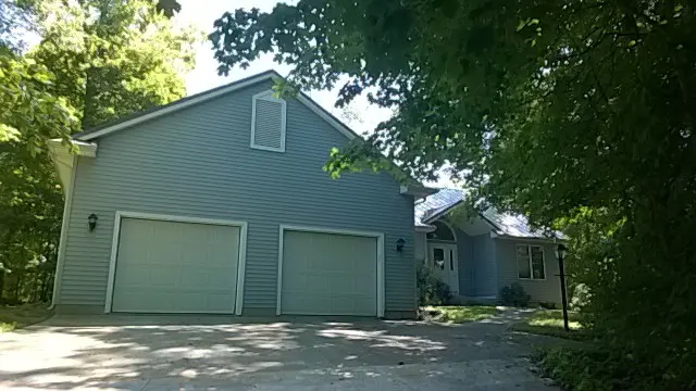 Property photo: 9801 CIRCLEWOOD DR