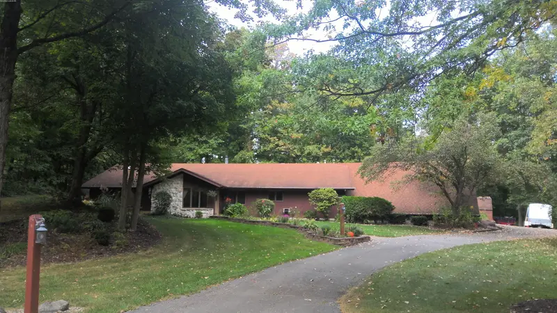 Property photo: 9810 CIRCLEWOOD DR