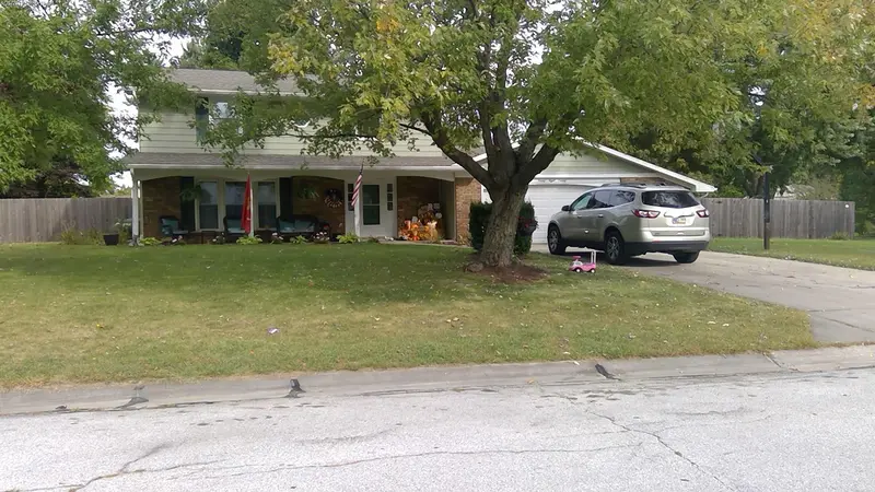 Property photo: 9820 BERKSHIRE LN