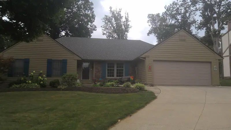 Property photo: 9823 HOUNDSHILL PL