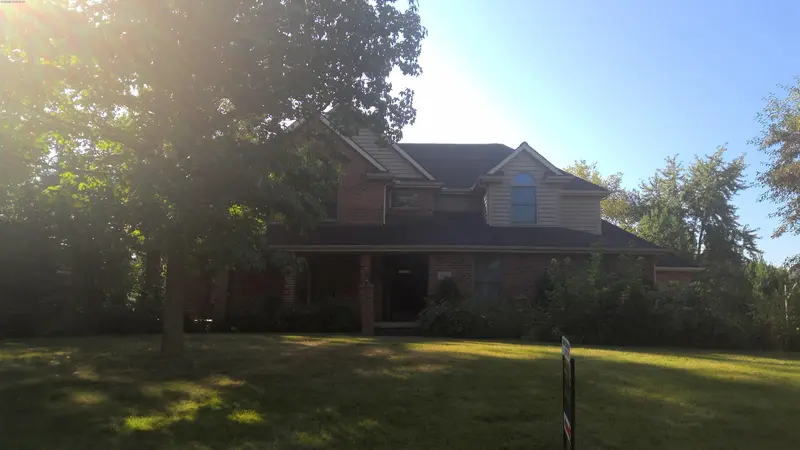 Property photo: 9827 CROWN POINT DR