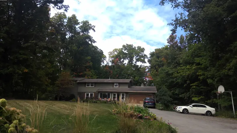 Property photo: 9904 CIRCLEWOOD DR