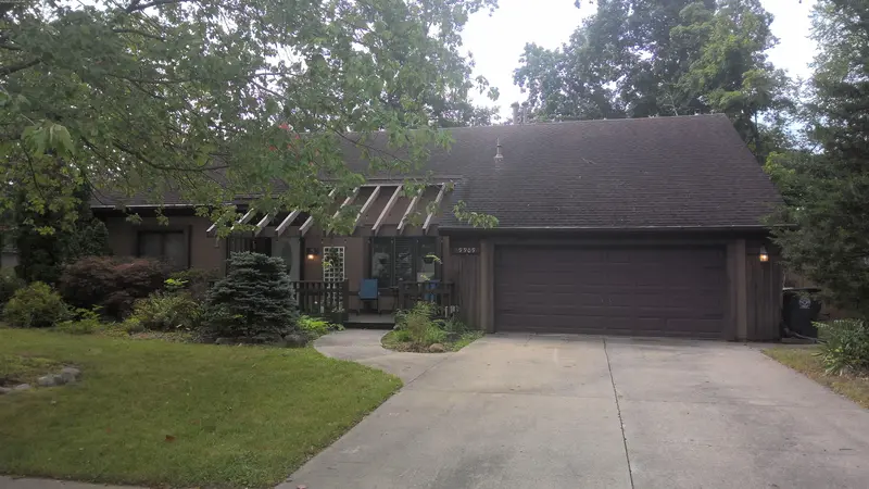 Property photo: 9909 HOUNDSHILL PL