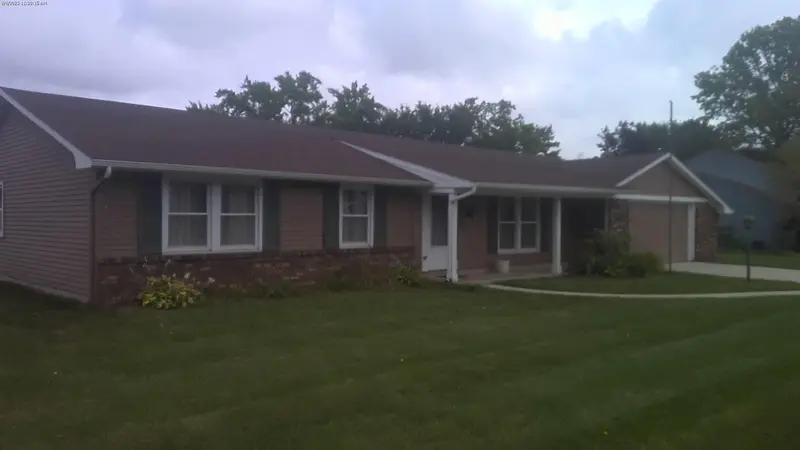 Property photo: 9910 BERKSHIRE LN