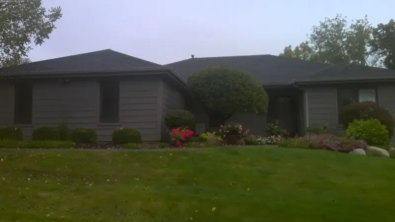 Property photo: 9918 WOODLAND RDG W