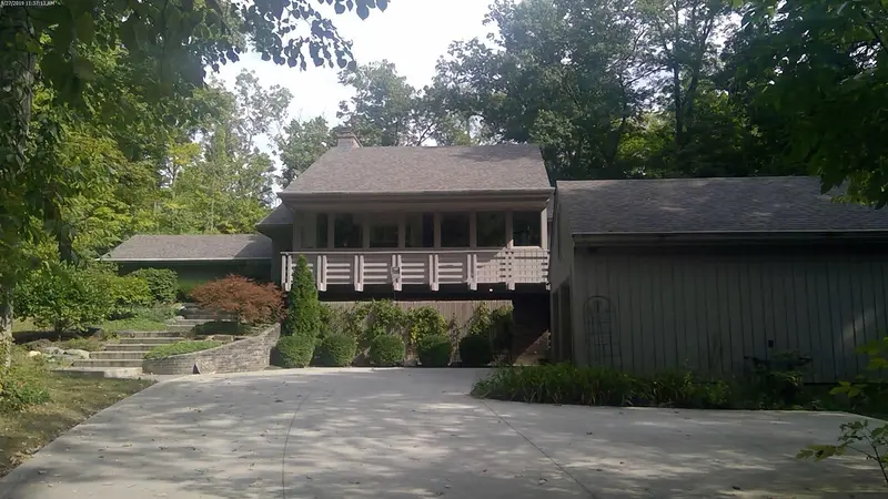 Property photo: 9924 CIRCLEWOOD DR
