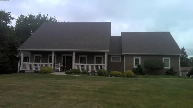 Property photo: 9926 CROWN POINT DR