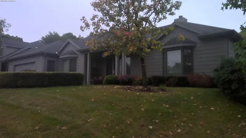 Property photo: 9926 WOODLAND RDG W