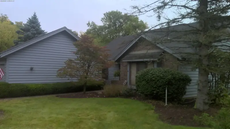 Property photo: 9929 WOODLAND RDG W